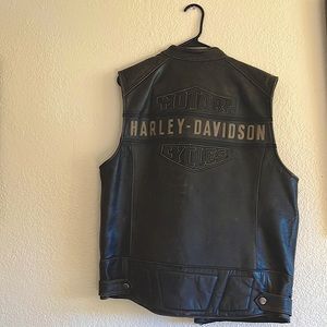Mens large Harley Davidson genuine leather riding vest